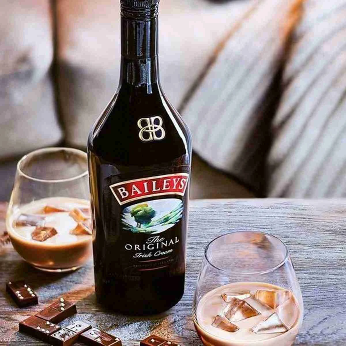 Baileys Original Irish Cream Liqueur (70cl Bottle)